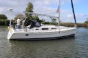 Hunter 33 .