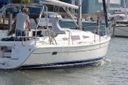 Hunter 33 .