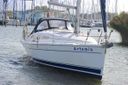 Hunter 33 .