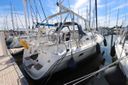 Hunter 33 .