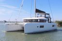 Lagoon 42 Full specs .