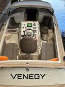 Venegy V30 Classic Cabin -