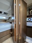 Sealine C335